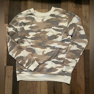 Camouflage crew neck. Super soft in very good condition. Size medium.